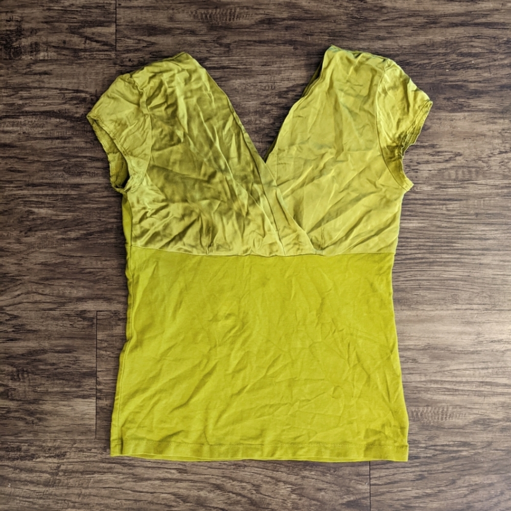Nine West Yellow Green Silk V Neck Top Size Small